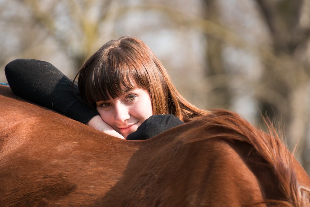 Mädchen mit Pferd. Credit: pixabay/pezibear