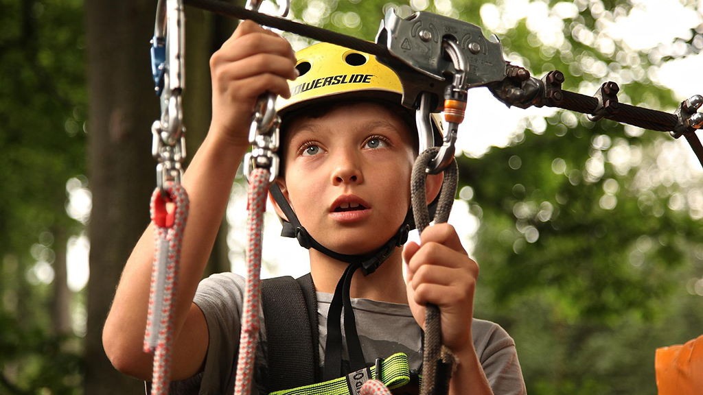 Damit Tim weiter klettern kann, benötigt der Familiendienst eine neue Kletterausrüstung.© Pixabay